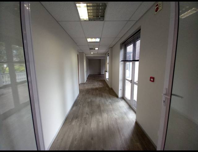 559M² OFFICE TO LET IN BRYANSTON